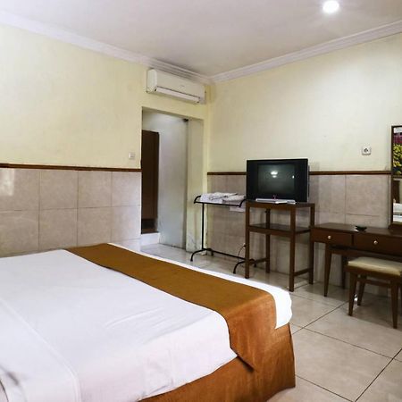 Hotel Tanjung Surabaya Exteriör bild