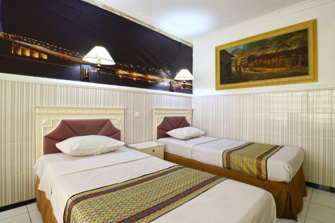 Hotel Tanjung Surabaya Exteriör bild