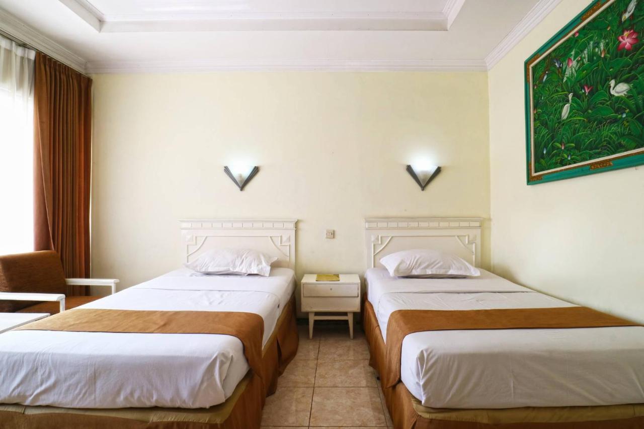 Hotel Tanjung Surabaya Exteriör bild