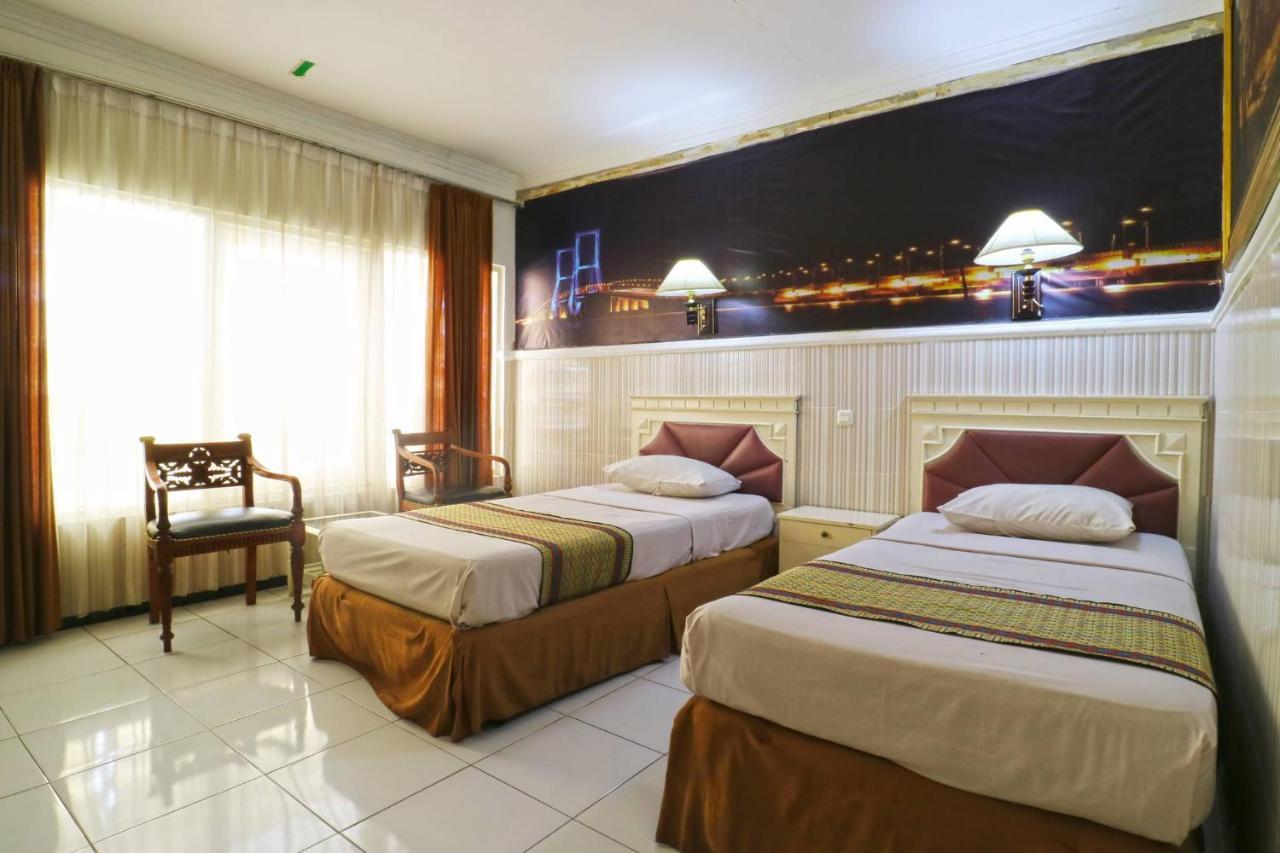 Hotel Tanjung Surabaya Exteriör bild