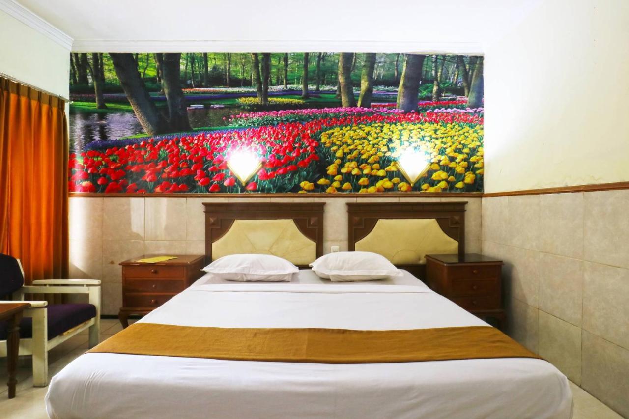 Hotel Tanjung Surabaya Exteriör bild