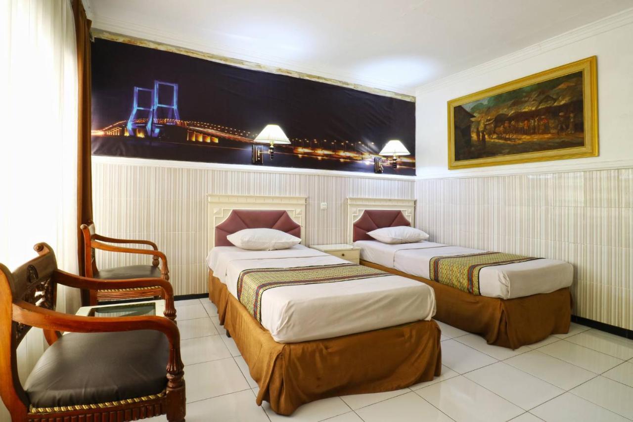 Hotel Tanjung Surabaya Exteriör bild