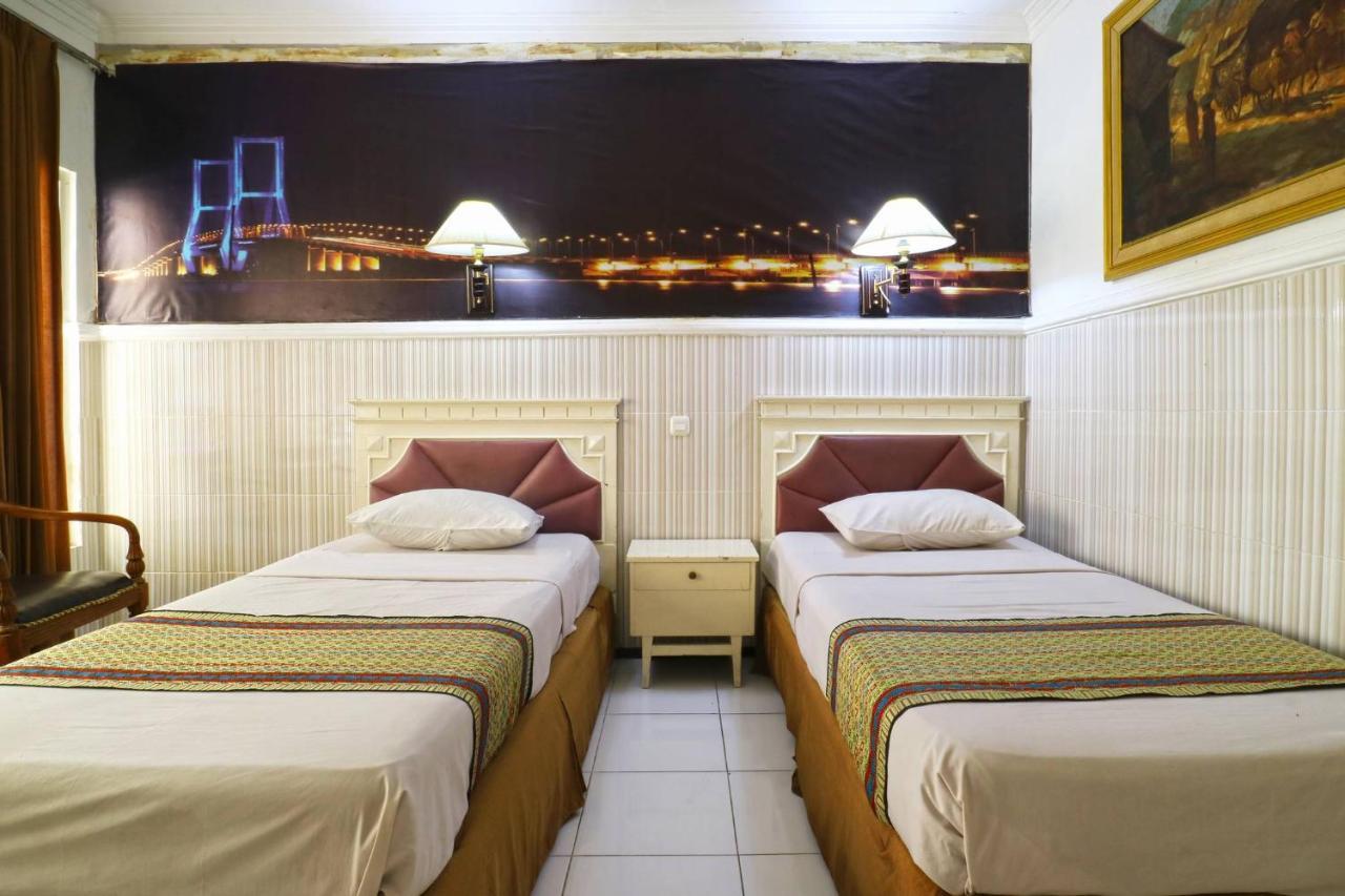 Hotel Tanjung Surabaya Exteriör bild