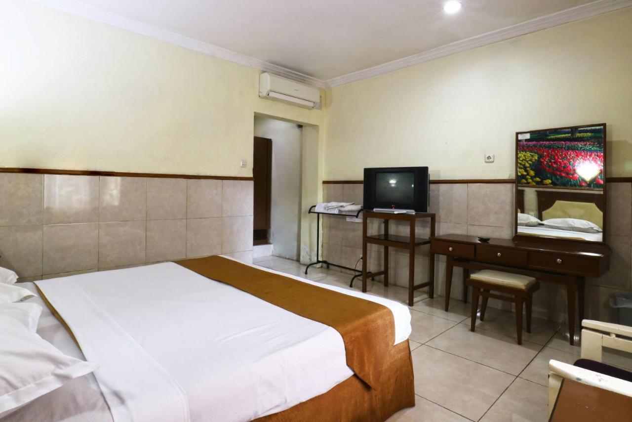 Hotel Tanjung Surabaya Exteriör bild