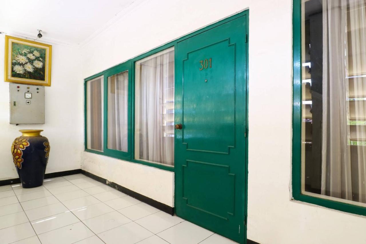 Hotel Tanjung Surabaya Exteriör bild